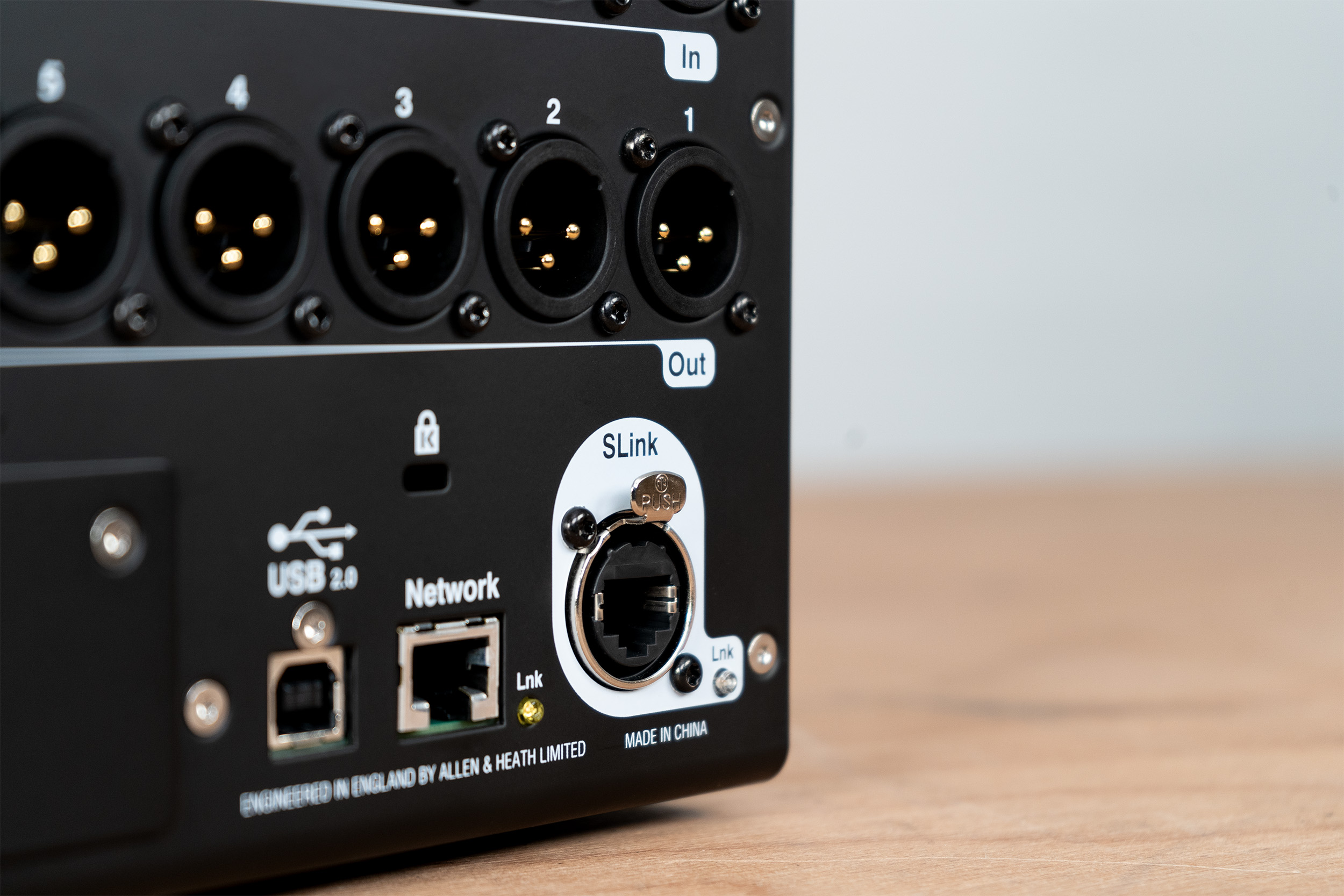 SQ-Rack SLink connectivity